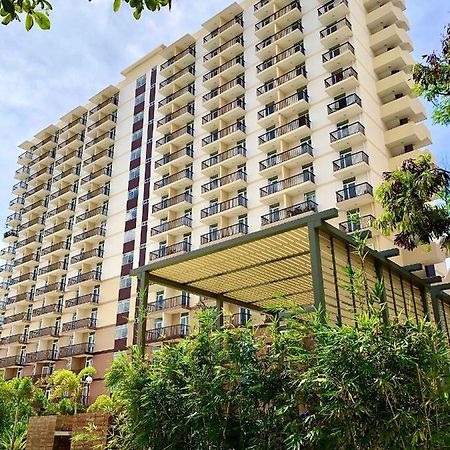 Condo W/ Balcony Near Mactan International Airport มักตัน ภายนอก รูปภาพ