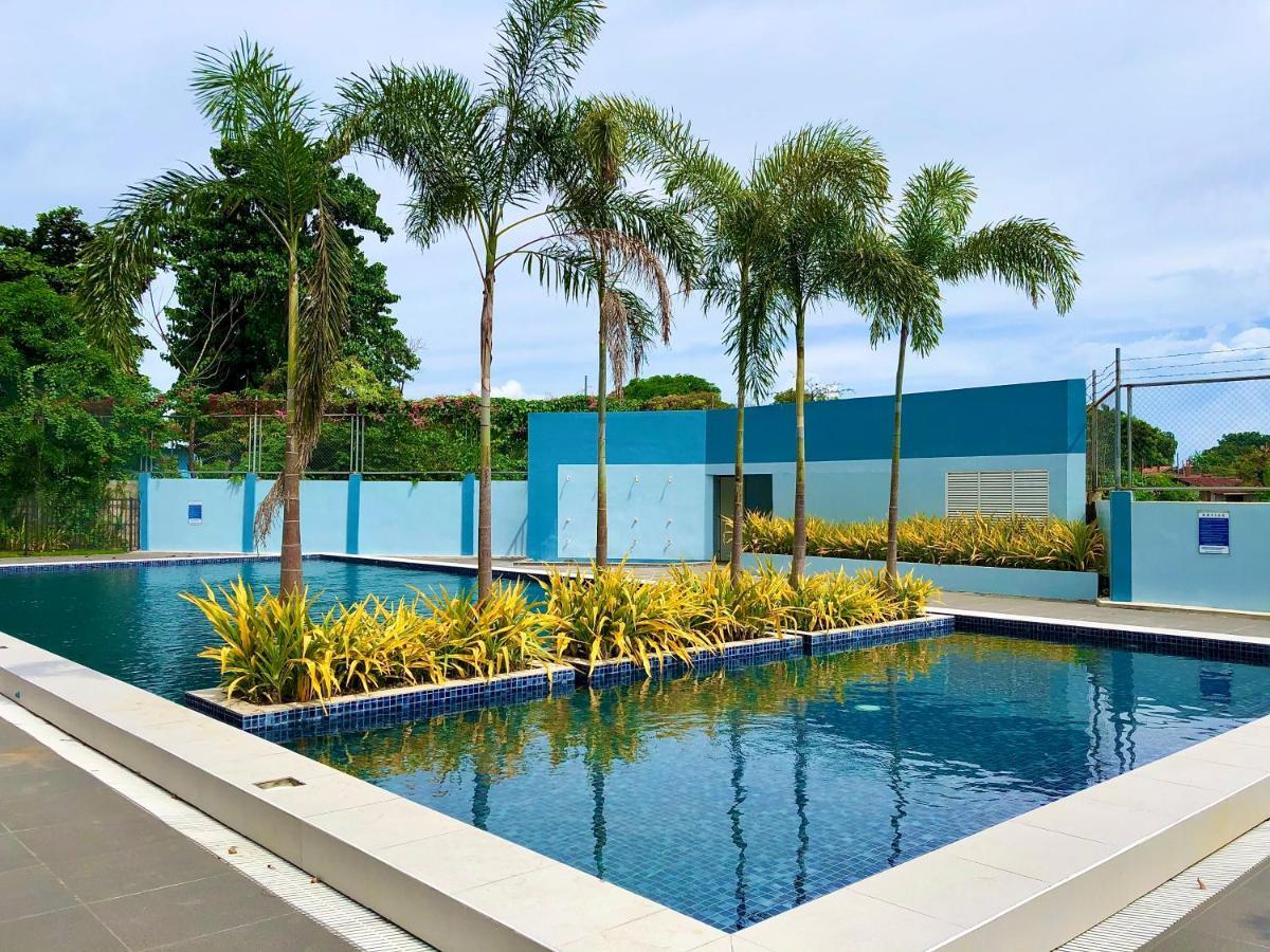 Condo W/ Balcony Near Mactan International Airport มักตัน ภายนอก รูปภาพ