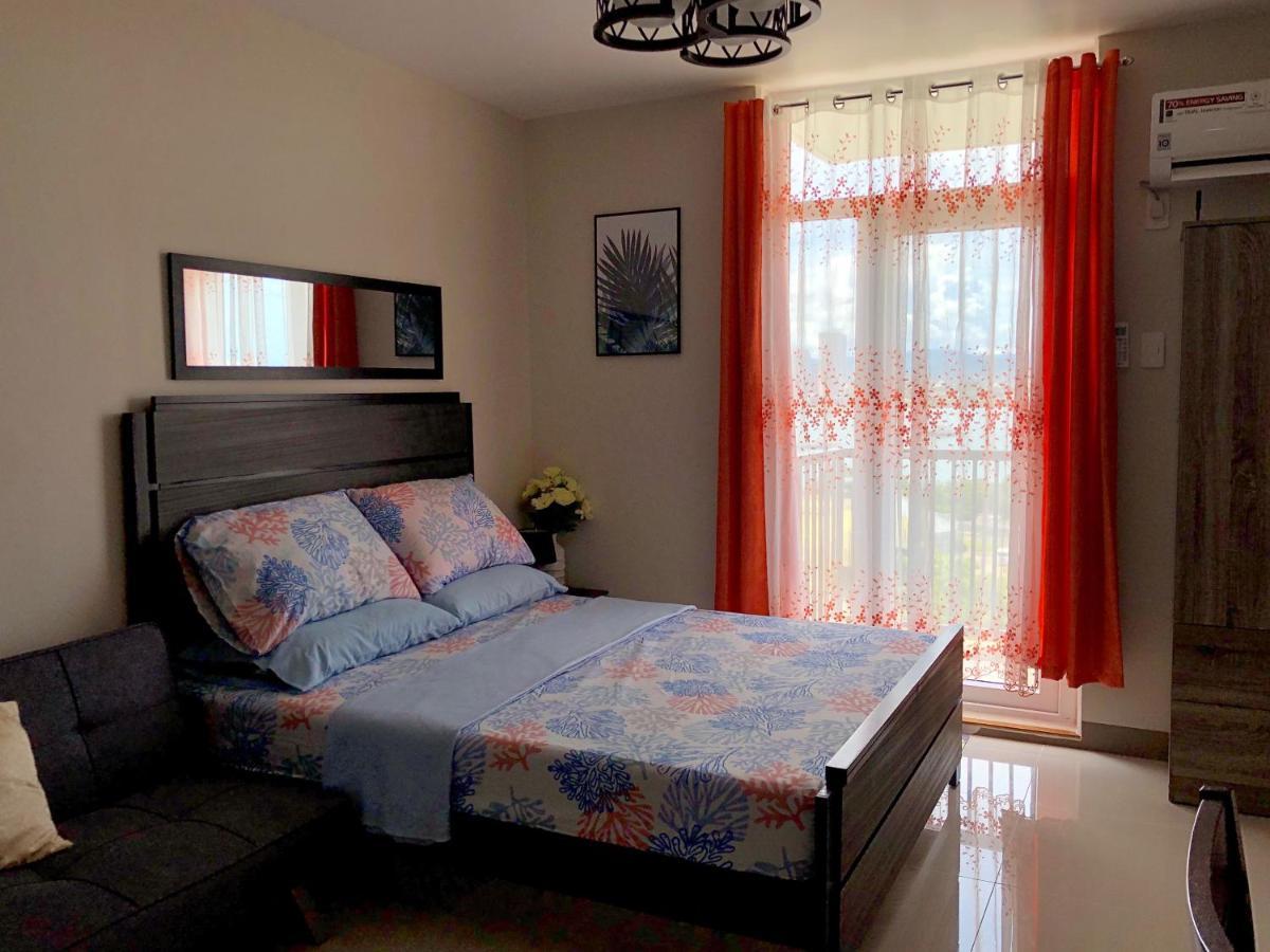 Condo W/ Balcony Near Mactan International Airport มักตัน ภายนอก รูปภาพ