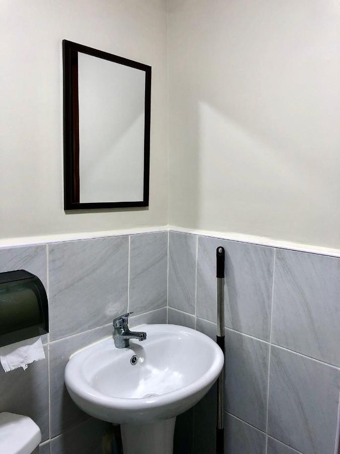 Condo W/ Balcony Near Mactan International Airport มักตัน ภายนอก รูปภาพ