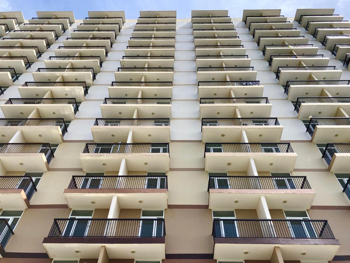 Condo W/ Balcony Near Mactan International Airport มักตัน ภายนอก รูปภาพ