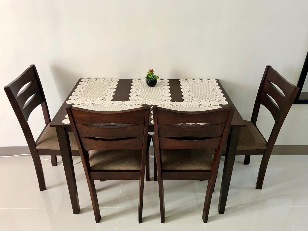 Condo W/ Balcony Near Mactan International Airport มักตัน ภายนอก รูปภาพ