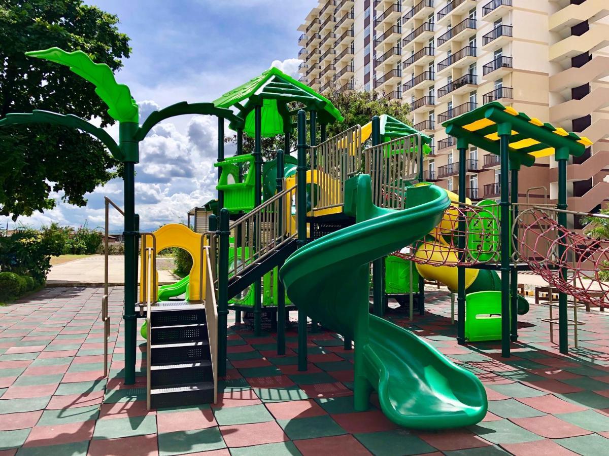 Condo W/ Balcony Near Mactan International Airport มักตัน ภายนอก รูปภาพ