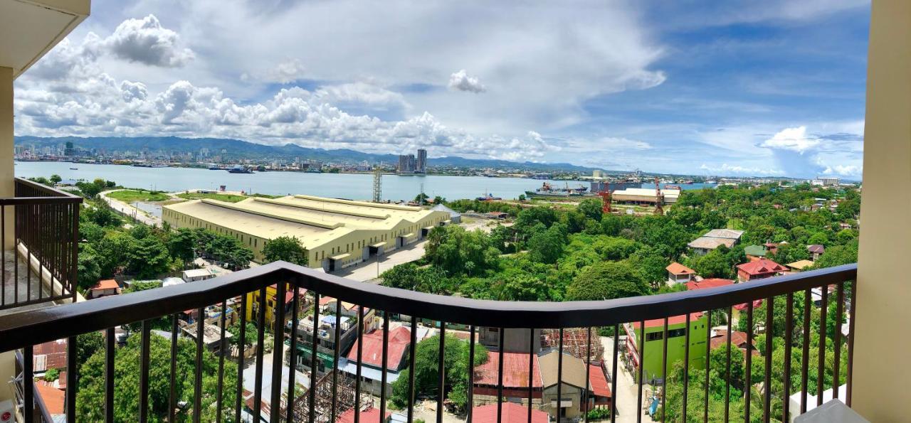 Condo W/ Balcony Near Mactan International Airport มักตัน ภายนอก รูปภาพ